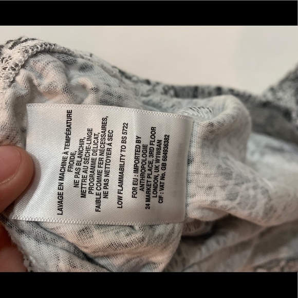 🌸2/$25 NWT Anthropologie Black White T.La Jia Smocked Tube Top Reptile Print - Picture 6 of 7